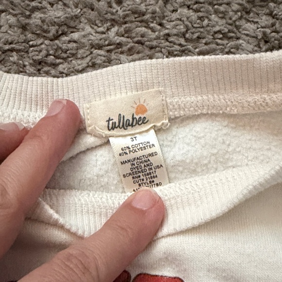 Tullabee Cream Kids Reindeer Sweatshirt Santa’s little Helper 3T - Picture 3 of 4